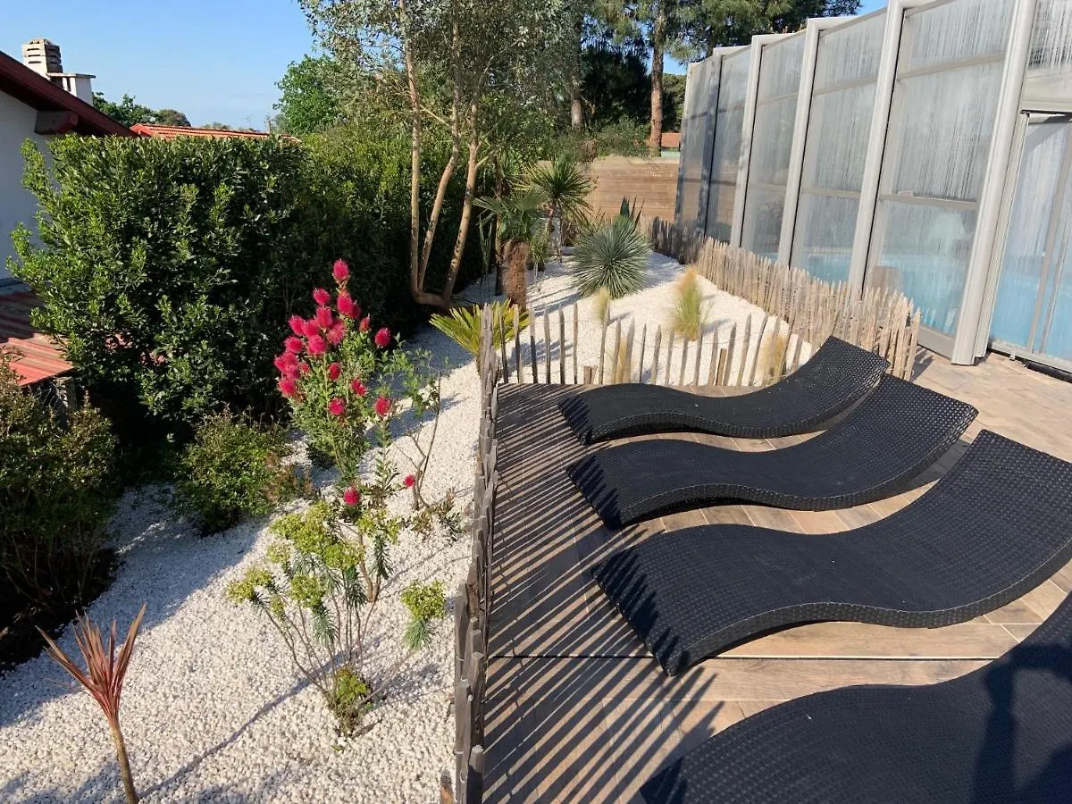 Villa 12 Pers Climatisee, Piscine Chauffee Couverte Ou Non,2Km Mer, Golf, Jardin Anglet 0*,  France